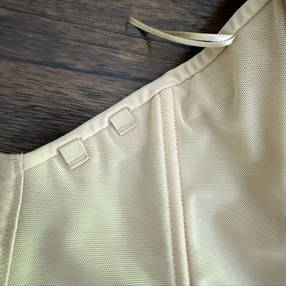 Merry Modes Nude Bridal Seamless Bustier Style 9500 Size 34B - Picture 8 of 10